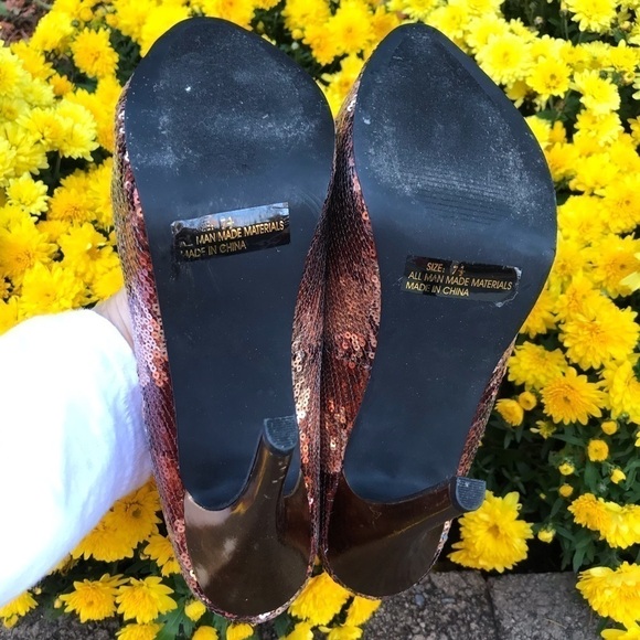 JUST FABULOUS 7.5 Copper Sequins Platform Pumps Size 7.5 - Picture 9 of 16